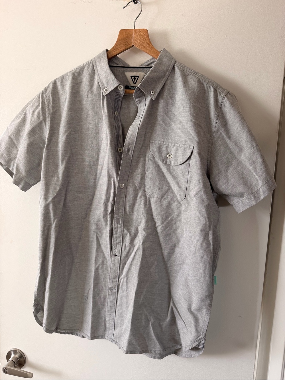 VISSLA Light Gray Short-Sleeve Button-Down Shirt